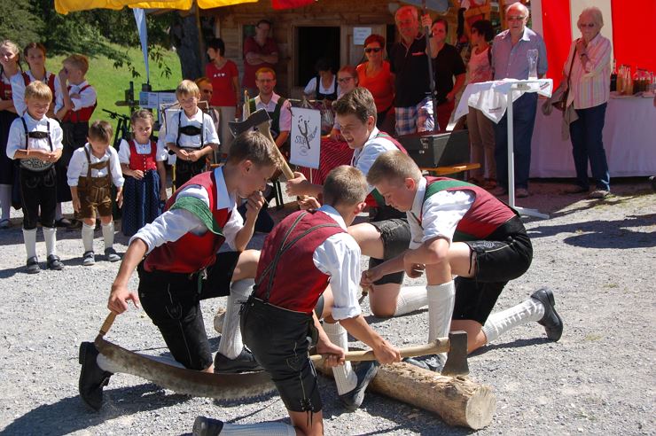 Jugendnachmittag des Unterintaler Trachtenverbandes uns anschließend Sommernacht