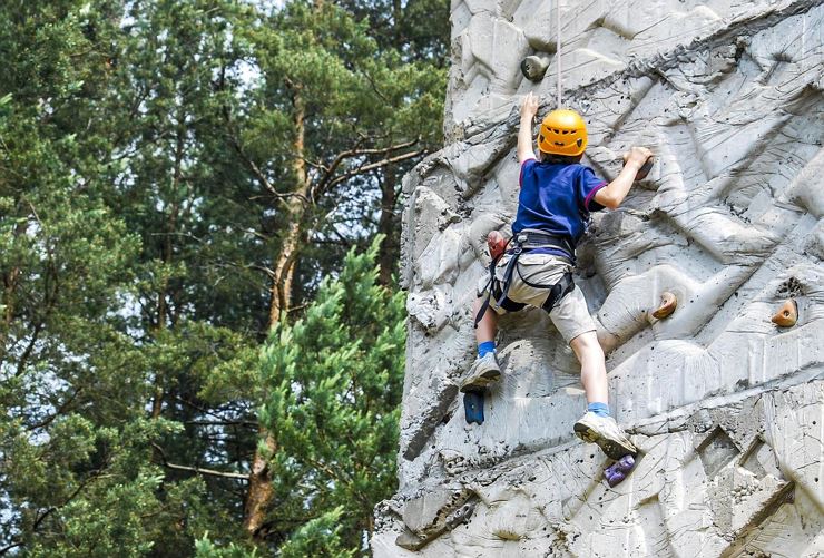KINDER- UND FAMILIENPROGRAMM - Hoch hinaus beim Klettern