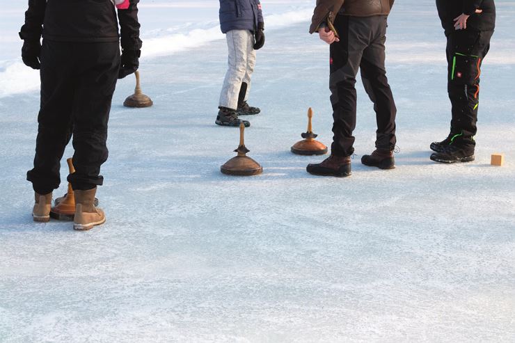 Kreative Winterwerkstätte 'Eisstockschiessen für Familien'